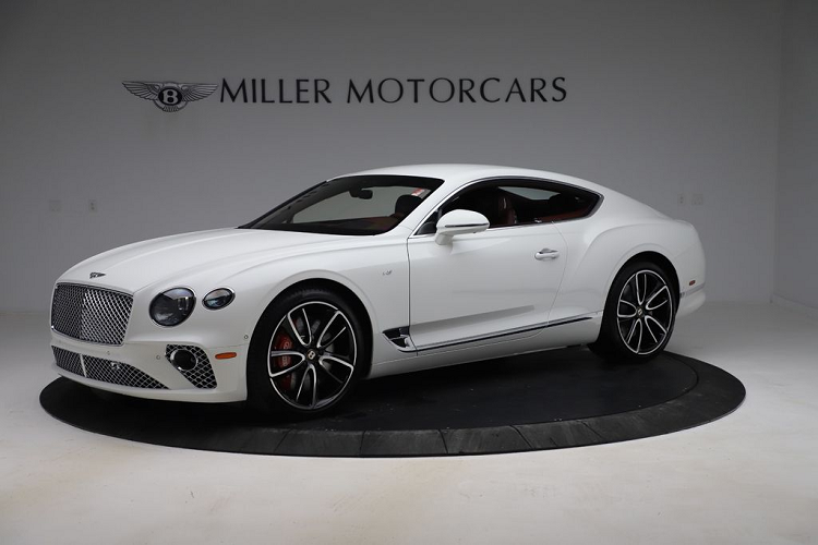 Đối với chiếc Bentley Continental GT V8 trong bài viết, sau khi được đưa về Việt Nam, đây sẽ là chiếc Bentley Continental GT V8 thứ 2 cập bến nước ta và đồng thời cũng là chiếc đầu tiên mang nước sơn ngoại thất màu trắng.