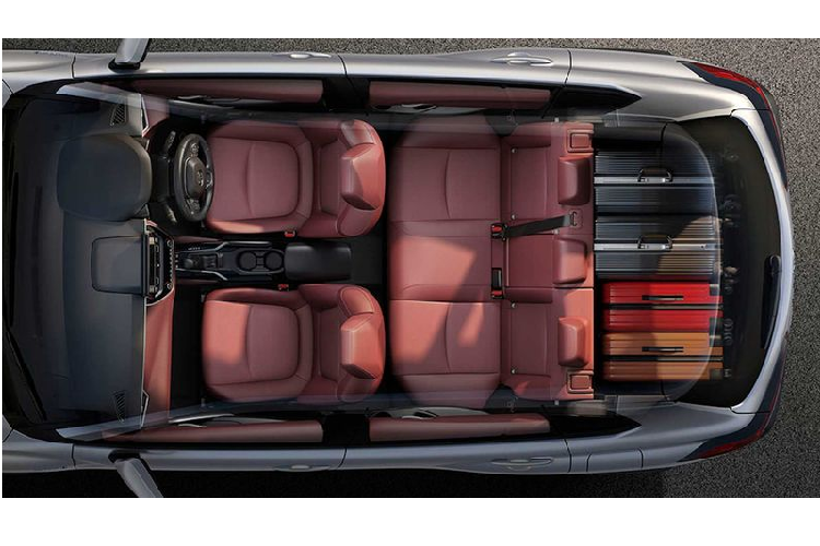 Về truyền động, với bản hybrid mới (kết hợp động cơ xăng 1.8L và động cơ điện cho tổng công suất 170 mã lực / 305Nm, đi kèm hộp số e-CVT), Corolla Cross sẽ là mẫu xe đầu tiên sử dụng công nghệ Hybrid tại Việt Nam trong phân khúc xe phổ thông. Ngoài ra, cũng giống thị trường Thái Lan, xe sẽ có một tùy chọn động cơ thông thường, đó là máy xăng 1.8L sản sinh công suất 140 mã lực và mô-men xoắn cực đại 175Nm, kết hợp với hộp số tự động vô cấp CVT và hệ dẫn động cầu trước.