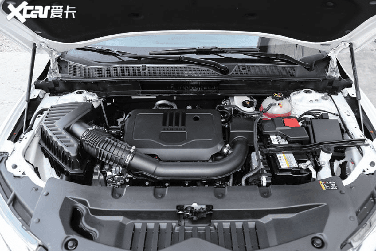 Bên trong Chevrolet Blazer 2020 ở thị trường Trung Quốc là không gian nội thất rộng rãi, đúng thị hiếu của người tiêu dùng. Theo thương hiệu Chevrolet, nội thất của mẫu xe này còn được thiết kế với cấu hình ghế linh hoạt, phù hợp với nhu cầu và thị hiếu của các gia đình tại Trung Quốc. Trong đó, hàng ghế thứ 2 của Chevrolet Blazer 2020 có thể trượt lên/xuống trong khoảng 250 m.