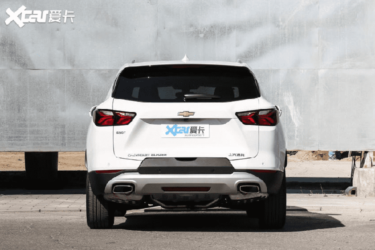 Theo đó, mẫu xe do liên doanh SAIC - GM sản xuất được chia thành 3 bản trang bị là tiêu chuẩn, Redline và RS. Giá xe Chevrolet Blazer 2020 tại thị trường đông dân nhất thế giới dao động từ 260.000 - 330.000 Nhân dân tệ (khoảng 863 triệu đến 1,09 tỷ đồng). Giá bán này bị đánh giá là khá cao tại một thị trường tràn ngập xe giá rẻ như Trung Quốc.