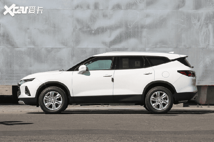 Tại thị trường Trung Quốc cũng như nhiều nước trên thế giới, mẫu xe SUV Chevrolet Blazer 2020 sau khi bán ra sẽ cạnh tranh với những đối thủ như Hyundai SantaFe, Mazda CX8 hay Toyota Fortuner...