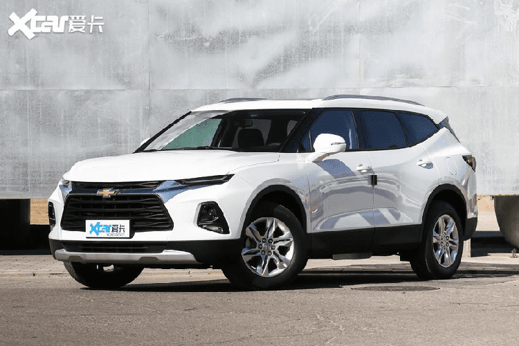 Như đã đưa tin, Chevrolet Blazer 2020 tại Trung Quốc sở hữu kích thước lớn hơn xe dành cho thị trường Mỹ. Cụ thể, xe có chiều dài 4.999 mm, rộng 1.953 mm, cao 1.727/1.732/1.736 mm (tùy kích thước vành, lốp) và chiều dài cơ sở 2.863 mm.