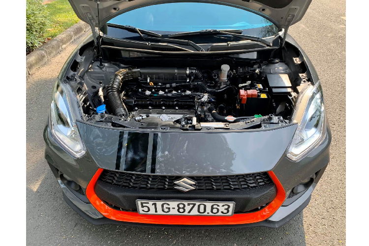 Không có thay đổi nào bên dưới nắp ca-pô, Swift sử dụng động cơ 4cyl dung tích 1.2L hút khí tự nhiên cho công suất tối đa 83 mã lực tại 6.000 vòng/phút và mô-men xoắn cực đại 108Nm tại 4.400 vòng/phút.