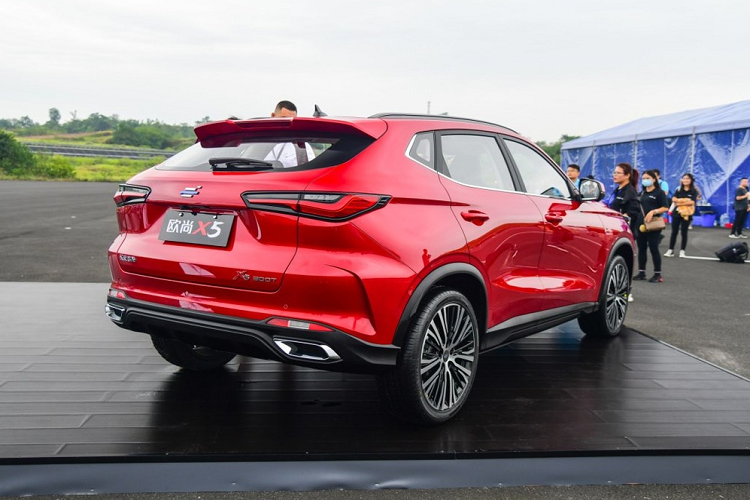 Xe sẽ được bán tại thị trường xe Trung Quốc trong tháng 11, và giá xe Oshan X5 khởi điểm sẽ là khoảng 120.000 nhân dân tệ (xấp xỉ 400 triệu đồng).