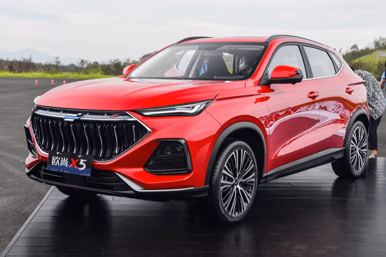 Sau này, nhà sản xuất sẽ bổ sung thêm một phiên bản trang bị động cơ không tăng áp 1.5 lít sản sinh 128 mã lực mà chỉ có giá rẻ 80.000 nhân dân tệ (khoảng 274 triệu đồng).