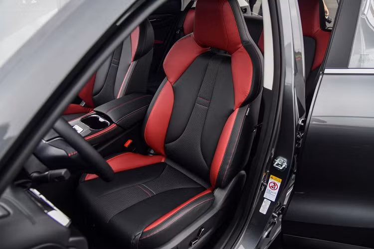 Nói lại một chút về Oshan X5, mẫu SUV đẹp mắt này có chiều dài 4.490 mm, rộng 1.860 mm, cao 1.580 mm, và trục cơ sở 2.710 mm. Nó sẽ đóng vai trò SUV đầu bảng mới của thương hiệu Oshan.