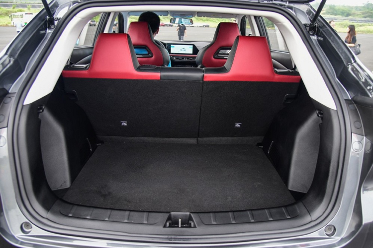 Nội thất của Oshan X5 trông hiện đại và công nghệ