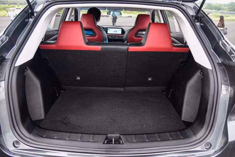 Nội thất của Oshan X5 trông hiện đại và công nghệ