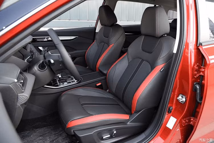 Kích thước của chiếc cross wagon mới mẻ này là dài 4.610 mm, rộng 1.830 mm, cao 1.600 mm và trục cơ sở 2.680 mm. Nó có hai tùy chọn động cơ bao gồm một máy tăng áp dung tích 1.5 lít với 150 mã lực và 196 Nm mô-men xoắn cực đại; lựa chọn còn lại là một máy tăng áp 3 xi-lanh dung tích 1.0 lít sản sinh 125 mã lực và 230 Nm mô-men xoắn cực đại.