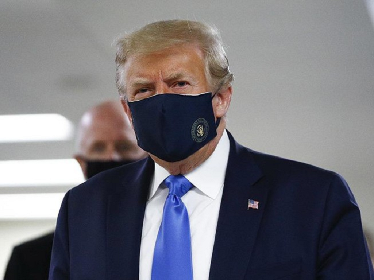 Ong Trump khuyen dan My deo khau trang va thuc hien gian cach