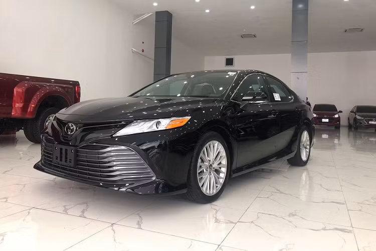 Chi tiet Toyota Camry tai Viet Nam dat hon Lexus ES 