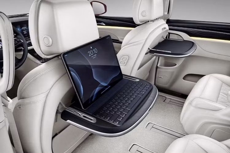 Dựa trên mẫu ý tưởng GL8 Avenir từng ra mắt tại Triễn lãm Ô tô Thượng Hải hồi năm ngoái, phiên bản facelift của chiếc minivan sở hữu một số nâng cấp trực quan như lưới tản nhiệt họa tiết kim cương độc đáo, đèn pha ma trận LED, cũng như cụm đèn hậu và các chi tiết cản sửa đổi.