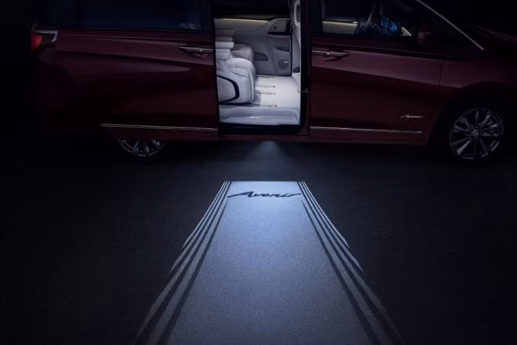 Về khu vực khoang lái, người dùng sẽ ngồi sau một cụm đồng hồ tốc độ cỡ lớn với kích thước 12,3-inch, bên cạnh một màn hình hiển thị thông tin giải trí với kích thước ngang bằng.