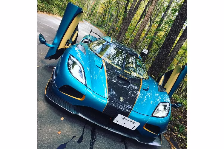 Nhưng mãi đến nay, giới mê xe ở Nhật Bản chỉ hay nhìn thấy 1 trong 3 chiếc Koenigsegg Agera RSR được phát triển riêng cho đất nước mình hay lăn bánh trên đường. Có thể là hai siêu phẩm Koenigsegg Agera RSR còn lại chủ nhân là người sưu tập nên ít khi lái chúng ra đường.