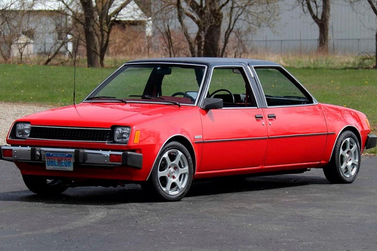 Công ty đấu giá Mecum, Mỹ vốn nổi tiếng là thường tìm chủ mới cho những chiếc ôtô hiếm và dùng để sưu tập. Mới đây, công ty này lại tiếp tục khiến nhiều người chú ý khi đưa chiếc ôtô 2 đầu Dodge Double Header ra đấu giá.