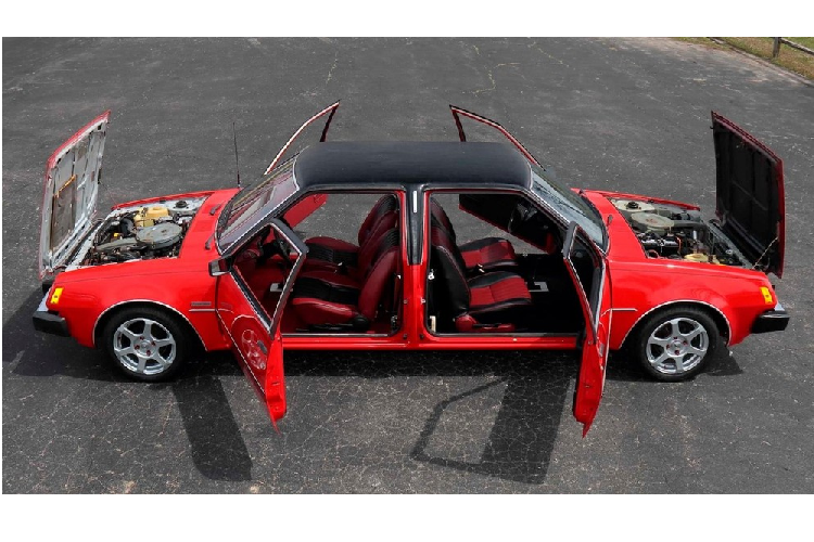 Tất nhiên, đây cũng không phải là chiếc ôtô 2 đầu duy nhất trên thế giới. Trước đó, một cụ ông người Indonesia đã từng khiến báo chí và cư dân mạng bất ngờ khi vén màn chiếc Toyota Vios 2 đầu tự chế.