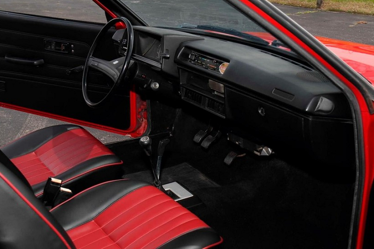 Hiện chưa có giá ước tính của chiếc ôtô 2 đầu này. Chỉ biết rằng, chiếc xe này thuộc một bộ sưu tập ô tô bao gồm nhiều chiếc ô tô "cơ bắp" Mỹ khác mang thương hiệu Chevrolet Camaro và Corvette.