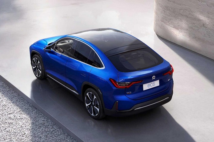 Nio EC6 có tất cả ba phiên bản khác nhau gồm: Signature, Performance, và Sport. Trong đó, phiên bản Sport có trang bị hai mô tơ điện từ vĩnh cửu ở cả trước và sau với cùng 214 mã lực, và có thể gia tốc từ 0-100 km/h trong 5,4 giây, khiến nó là phiên bản chậm nhất. Cả hai bản Performance và Signature đều có mô tơ trước 214 mã lực và mô tơ sau 320 mã lực, tạo nên tổng công suất 534 mã lực và 725 Nm mô-men xoắn cực đại, và có thể gia tốc từ 0-100 km/h trong 4,5 giây.