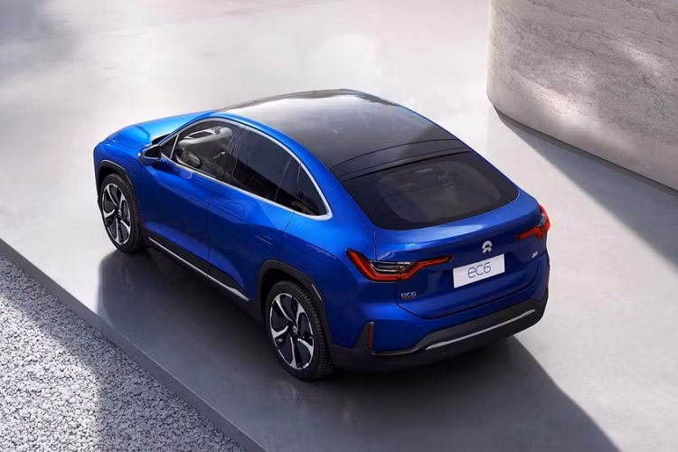 Nio EC6 có tất cả ba phiên bản khác nhau gồm: Signature, Performance, và Sport. Trong đó, phiên bản Sport có trang bị hai mô tơ điện từ vĩnh cửu ở cả trước và sau với cùng 214 mã lực, và có thể gia tốc từ 0-100 km/h trong 5,4 giây, khiến nó là phiên bản chậm nhất. Cả hai bản Performance và Signature đều có mô tơ trước 214 mã lực và mô tơ sau 320 mã lực, tạo nên tổng công suất 534 mã lực và 725 Nm mô-men xoắn cực đại, và có thể gia tốc từ 0-100 km/h trong 4,5 giây.