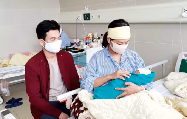 5 be so sinh chao doi trong khu cach ly Benh vien Bach Mai-Hinh-4