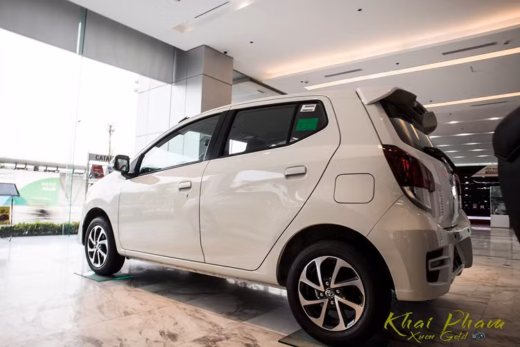 Nhiều khách hàng cho rằng, Toyota Wigo nếu bán ở nước ta khoảng năm 2010 thì sẽ là "vua" doanh số trong phân khúc, nhưng đến nay thì thiết kế quá lạc hậu và cần được thay đổi. Đối với nhóm khách hàng dịch vụ, Kia Morning bản số sàn 290 triệu đồng đang là lựa chọn tiết kiệm hơn so với giá xe Toyota Wigo MT bán ra 345 triệu đồng. Điều này chứng tỏ, Toyota Wigo hiện không phải là mẫu xe tối ưu dành cho khách hàng dịch vụ, ngay cả khi gắn logo Toyota.