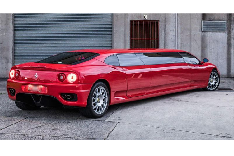 Vậy mà bây giờ lại tiếp tục có thêm một chiếc 360 Modena Limo kỳ quái khác xuất hiện. Giống như tất cả 360 Modena khác, chiếc 360 Modena này cũng được chế tạo tại Maranello, nhưng sau đó nó đã trải qua một cuộc "đại phẫu" để có hình dáng như hiện tại.