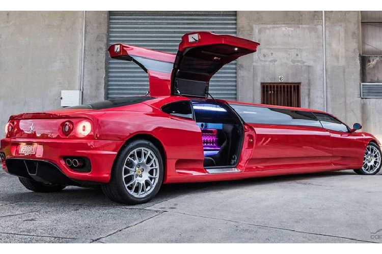 Ngoài chiếc Ferrari 360 Modena Limo "gây tranh cãi" hồi năm 2017, cũng từng có một chiếc Ferrari 360 Modena màu vàng được phát hiện cách đây hai năm, chiếc xe này được rao bán ở Mỹ với giá 95.000 USD (~ 2,2 tỷ VNĐ) nhưng không ai mua. Chiếc 360 Modena Limo trong bài thuộc sở hữu của Aussie và nó có giá cao hơn nhiều, 399.999 AUD (~ 6,62 tỷ VNĐ), xe đã chạy được 65.000 km.