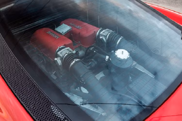 Phần mở rộng có công dụng tăng sức chứa của xe lên 8 người và bao gồm tất cả mọi tiện nghi như hai TV, hệ thống âm thanh đặc biệt, hệ thống đèn màu và quầy bar.