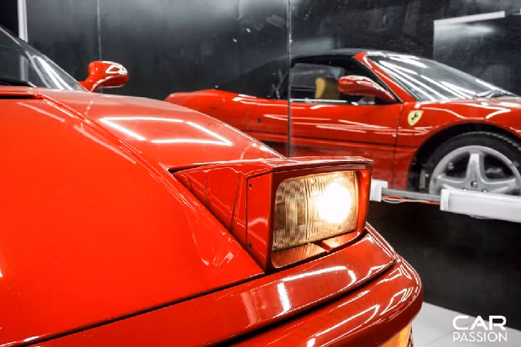 Chỉ có tổng cộng 3,717 chiếc Ferrari F355 Spider được sản xuất, trong đó 2.664 chiếc được trang bị hộp số sàn 6 cấp, 1.053 chiếc còn lại được trang bị hộp số F1 6 cấp và chiếc F355 F1 Spider tại Việt Nam là một trong số đó. Tại thời điểm ra mắt vào năm 1997, giá xe Ferrari F355 tùy chọn hộp số F1 này có giá lên đến 6.000 Đô-la.