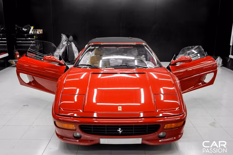 Hiện giá bán của mẫu xe mui trần độc nhất vô nhị này tại Việt Nam vẫn còn là một ẩn số, xe đang nằm chung garage với hàng loạt những cái tên đình đám khác như : Ferrari 360 Spider, Ferrari F12 Berlinetta, Aston Martin Vanquish,… Tại Việt Nam, Ferrari F355 F1 Spider chính là mẫu xe đàn anh của các mẫu xe khá nổi tiếng khác như 360 Spider, F430 Spider, 458 Spider hay Ferrari 488 Spider.