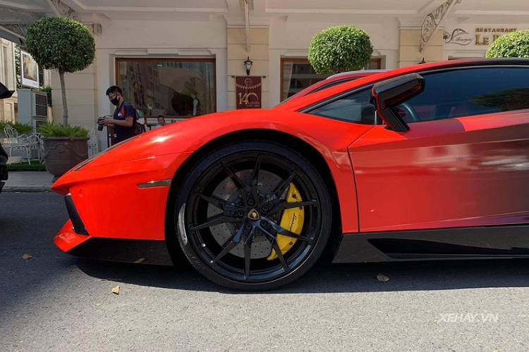 Ở thời điểm mới cập cảng, chiếc Aventador này gây ấn tượng vì mới chỉ di chuyển quãng đường 1.200 km sau 7 năm xuất xưởng.