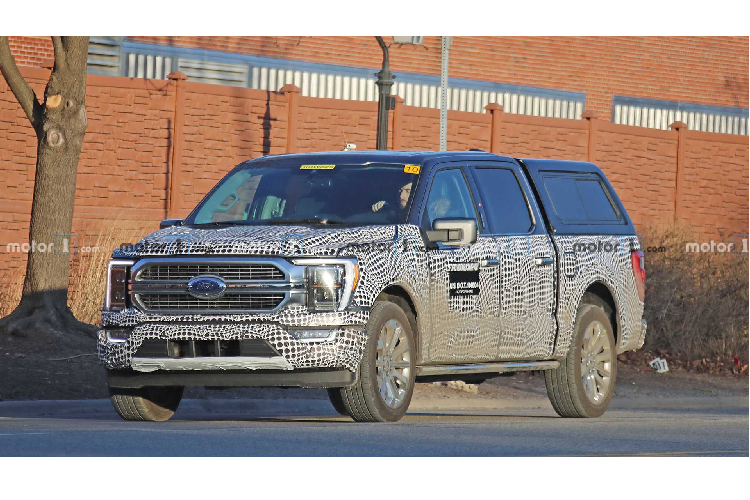 Dù đã nhiều lần bị bắt gặp khi đang chạy thử, nhưng đến nay phần nội thất của Ford F-150 2021 mới lộ diện. Những hình ảnh do trang f150gen14.com cung cấp cho thấy xe sẽ có thay đổi lớn ở cabin.