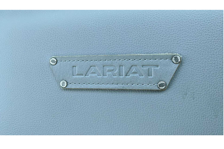 Việc bố trí nội thất không quá khác biệt so với mẫu xe hiện tại. Nhưng cần số được đổi mới và được gia công đẹp hơn. Các phím bấm cũng điều chỉnh đôi chút so với bản hiện tại.