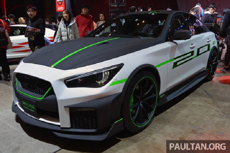 Tại Triển lãm Tokyo Auto Salon (TAS) năm nay, Nissan mang đến cho khách hàng mẫu Skyline 400R Sprint Concept với họa tiết ngoại thất độc đáo. Chiếc Nissan Skyline 400R Sprint mới này sử dụng tông màu trắng/bạc với phần mui và bánh xe màu đen mờ.