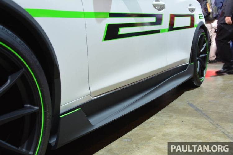 Vì là một mẫu xe thể thao nên 400R Sprint Concept có nhiều chi tiết đậm chất khí động học. Chẳng hạn như cánh chia gió trước giúp đưa luồng khí xuống phía dưới và chạy dọc ra phía sau.