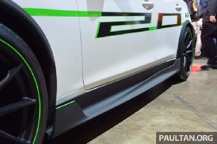 Vì là một mẫu xe thể thao nên 400R Sprint Concept có nhiều chi tiết đậm chất khí động học. Chẳng hạn như cánh chia gió trước giúp đưa luồng khí xuống phía dưới và chạy dọc ra phía sau.