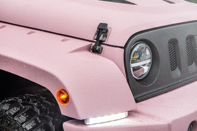 Anh ấy có vận hành một website của riêng mình, nơi mọi người có thể dễ dàng tìm kiếm những ý tưởng của chính Kahn và cả của các đối tác như Chelsea Truck.