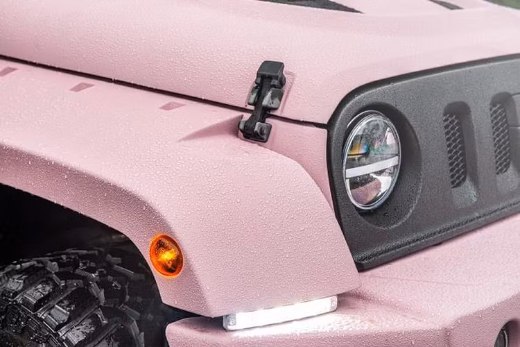 Anh ấy có vận hành một website của riêng mình, nơi mọi người có thể dễ dàng tìm kiếm những ý tưởng của chính Kahn và cả của các đối tác như Chelsea Truck.