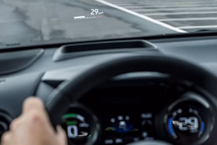 Về an toàn, Yaris 2020 là mẫu xe đầu tiên của Toyota được trang bị túi khí trung tâm, đặt giữa 2 ghế trước. Bên cạnh đó, xe còn đi kèm gói Toyota Safety Sense, gồm hệ thống cảnh báo trước va chạm với khả năng phát hiện người đi bộ và người đi xe đạp, kiểm soát hành trình thích ứng, nhận diện biển báo, hỗ trợ giữ làn, hỗ trợ theo dõi làn đường và đèn pha thông minh. Giá xe Toyota Yaris 2020 tại châu Âu chưa được công bố.