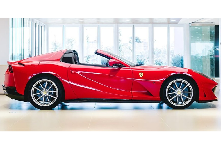 Hiện dòng siêu xe Ferrari 812 tại Việt Nam mới chỉ có phiên bản Coupe xuất hiện với hai chiếc Ferrari 812 Superfast được chia đều cho một doanh nhân ở Hà Nội và người còn lại có bộ sưu tập siêu xe rất đáng ngưỡng mộ tại Hải Phòng. Hiện chưa rõ giá xe Ferrari 812 GTS khi về đến Việt Nam, tuy nhiên, khi nhìn sang đất nước Đông Nam Á khác là Thái Lan, siêu xe mui trần của Ferrari 812 Superfast có giá bán không hề rẻ, từ 34,7 triệu Baht (tương đương 26 tỷ đồng).