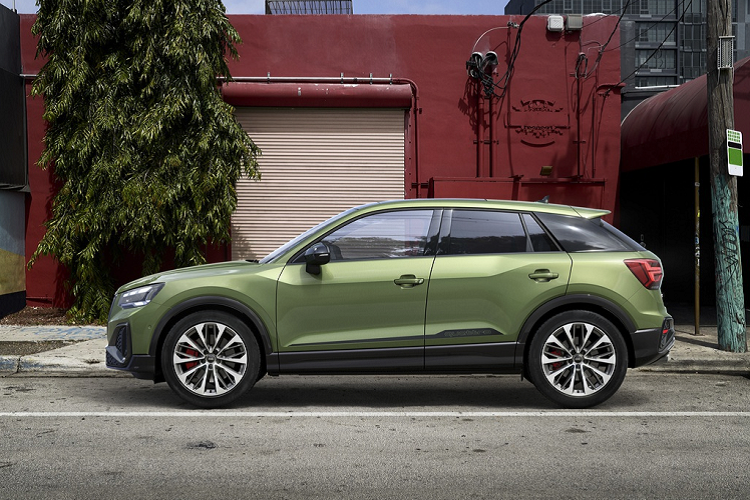 Audi cung cấp cho khách hàng gói trang trí ngoại thất, trong đó các chi tiết được sơn đen là ốp gương chiếu hậu, trụ C và ốp ống xả.