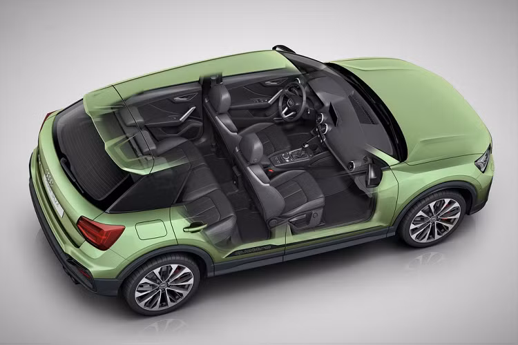 Cabin của Audi SQ2 2021 được thiết kế theo phong cách hiện đại và có nhiều trang bị tiện nghi cao cấp. Danh sách trang bị đáng chú ý có ghế ngồi thể thao, vô-lăng 3 chấu, đồng hồ tốc độ kỹ thuật số, hệ thống loa Bang &amp; Olufsen, hệ thống thông tin giải trí MMI tích hợp dẫn đường, bộ phát Wifi...