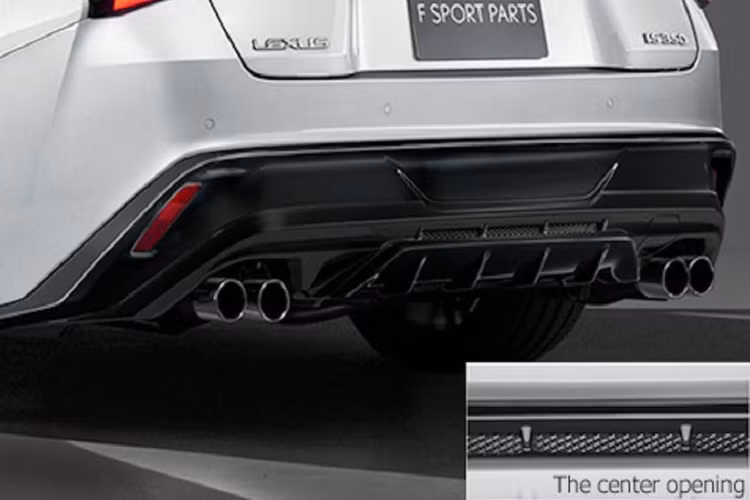 Trong khi bộ bodykit của TRD có màu đen thì các chi tiết ốp của Modellista lại được hoàn thiện trong crôm sáng bóng. IS cũng sẽ có các bánh xe 19 inch riêng biệt của Modellista.