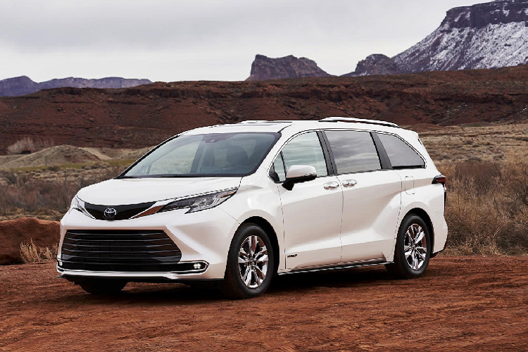 Toyota cuối cùng cũng trình làng thế hệ thứ tư của dòng minivan Sienna 2021 all-new, được phát triển trên nền tảng TNGA-K, dễ dàng nhận ra Toyota Sienna 2021 mới có thiết kế mang hơi hướng những chiếc SUV và tàu siêu tốc Shinkansen của Nhật.