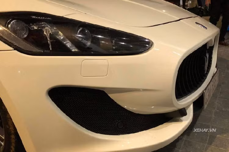 Maserati GranTurismo Sport mới được chắp bút bởi xưởng thiết kế Pininfarina, nơi sản sinh ra những mẫu xe thuộc hàng kinh điển trên thế giới. Đặc biệt, người ta tìm đến với GranTurismo Sport không chỉ bởi vẻ đẹp quyến rũ và khiêu gợi mà còn ở việc chiếc coupe đường phố này có thể biến đổi, gai góc và mạnh mẽ đến bất ngờ.