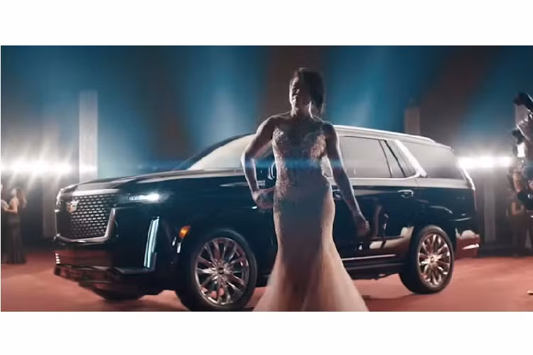 Về nội dung, đây là 1 pha kết hợp tuyệt vời giữa nữ ngôi sao Regina King và chiếc SUV Cadillac Escalade 2021 mới. Đoạn quảng cáo dưới đây đã được phát sóng trong suốt thời lượng của sự kiện.