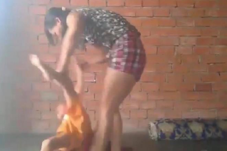 Xac minh clip nguoi phu nu bop co, danh dap be trai o Binh Duong