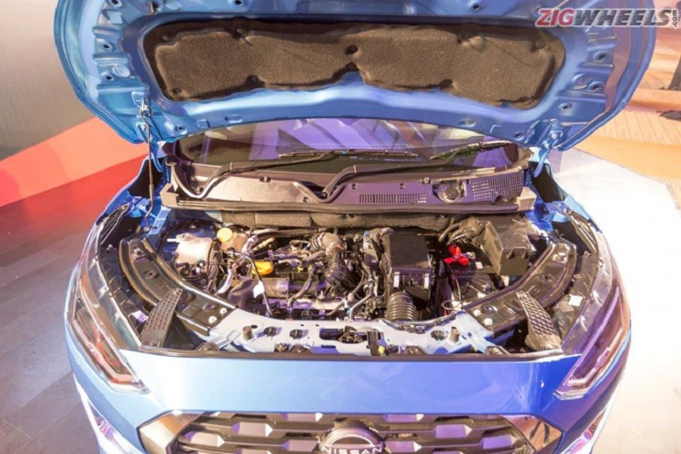 Cuối cùng là những trang bị an toàn như 2 túi khí trước, hệ thống chống bó cứng phanh ABS, phân bổ lực phanh điện tử EBD, cân bằng điện tử, kiểm soát lực kéo và thanh cân bằng chống lật phía trước.