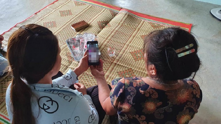 Bao ve 67 tuoi bi to ep nu sinh xem clip nong, cuong hiep tai truong