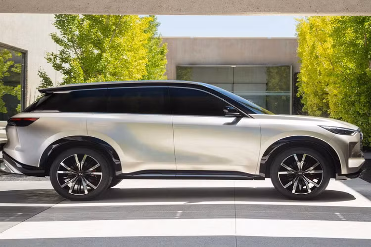 Hệ thống cản trước/sau của Infiniti QX60 2022 mới cũng được tái thiết kế hầm hố hơn, sử dụng màu sơn đen và đi kèm các chi tiết ốp chrome.